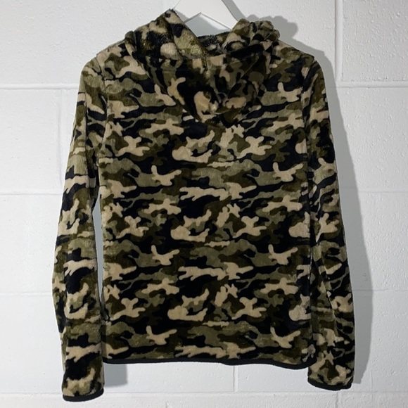 NWOT Fuzzy Wool Green Camo Hoodie - Picture 8 of 10